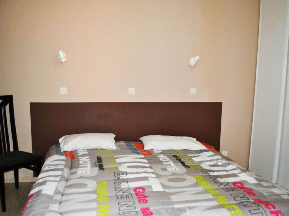 Double Room with Private Bathroom, | Desk, free WiFi, bed sheets