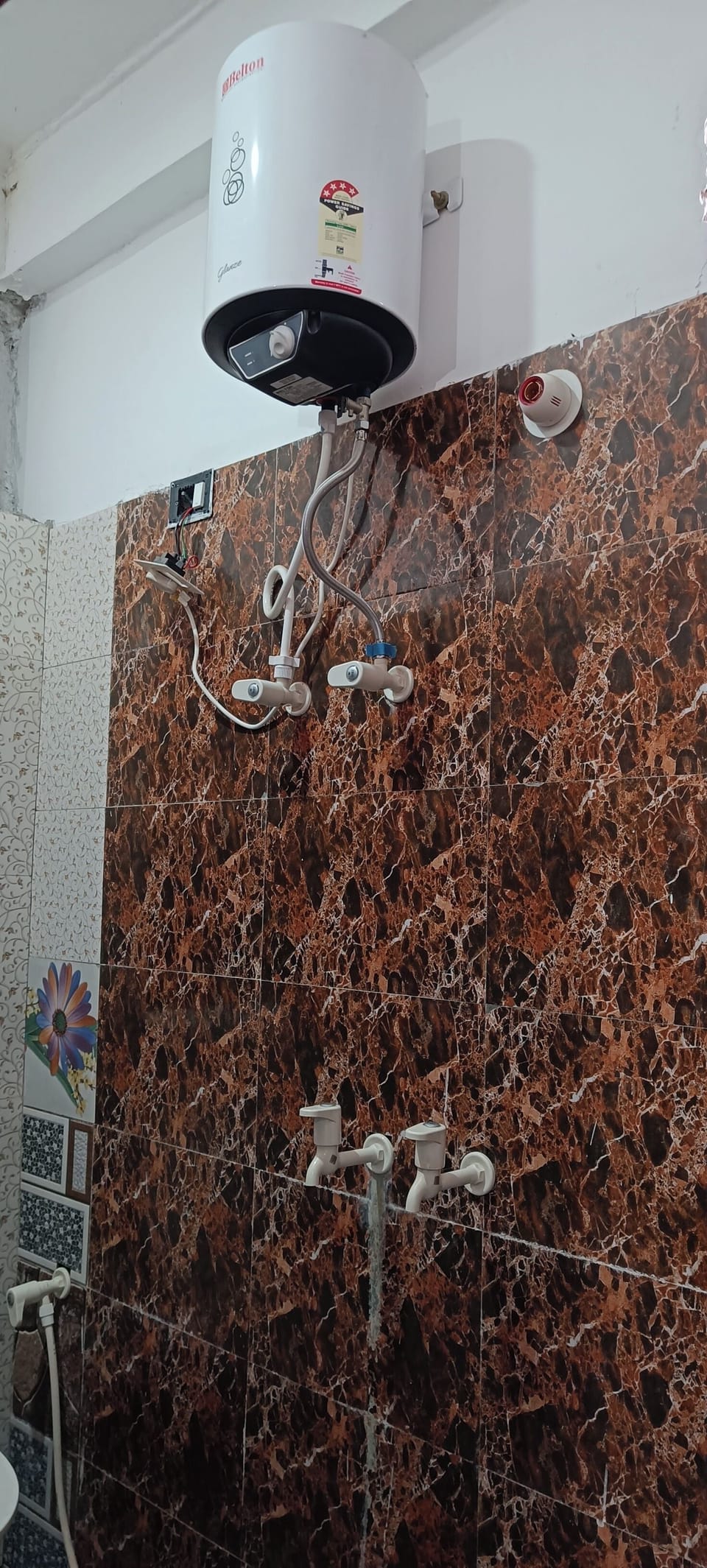Deluxe AC Room | Bathroom | Shower, towels, soap, shampoo