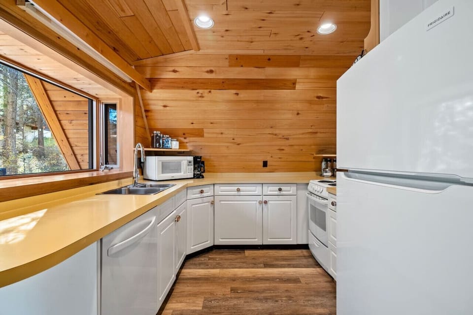 Full kitchen with a drip coffee maker, blender, crockpot, electric griddle & a panini press.