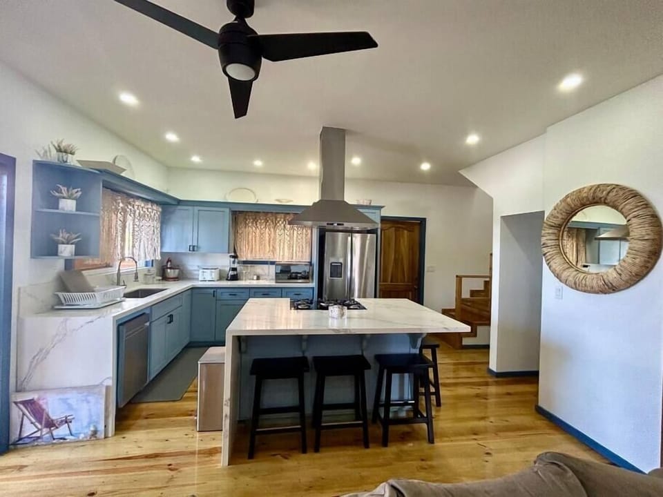 Dishwasher, microwave and many kitchen amenities.