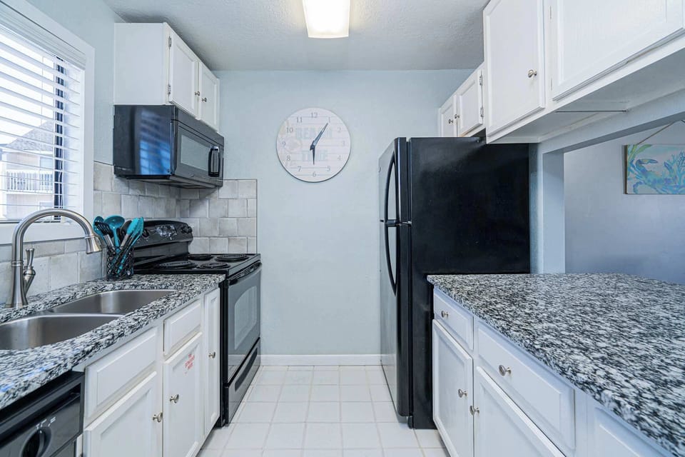 Charming kitchen complete with modern amenities