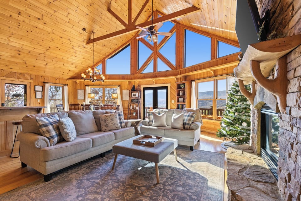 Chasing Views Main Cabin 3