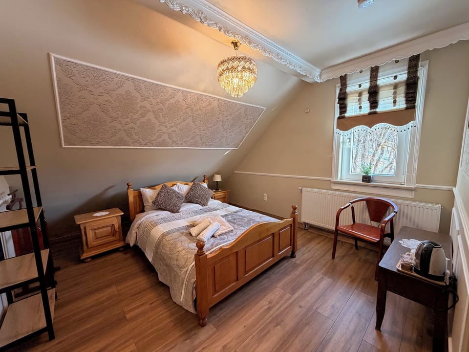 Comfort Double Room, Mountain View | Hypo-allergenic bedding, Tempur-Pedic beds, individually decorated