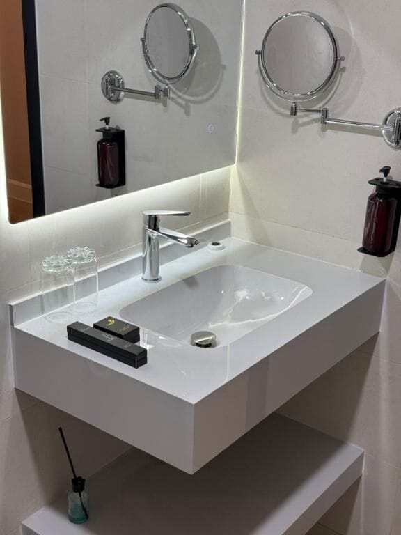 Free toiletries, hair dryer, bathrobes, towels
