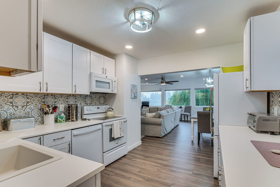 Kitchen | Cooking Basics | Keurig Coffee Maker | Toaster | Crockpot