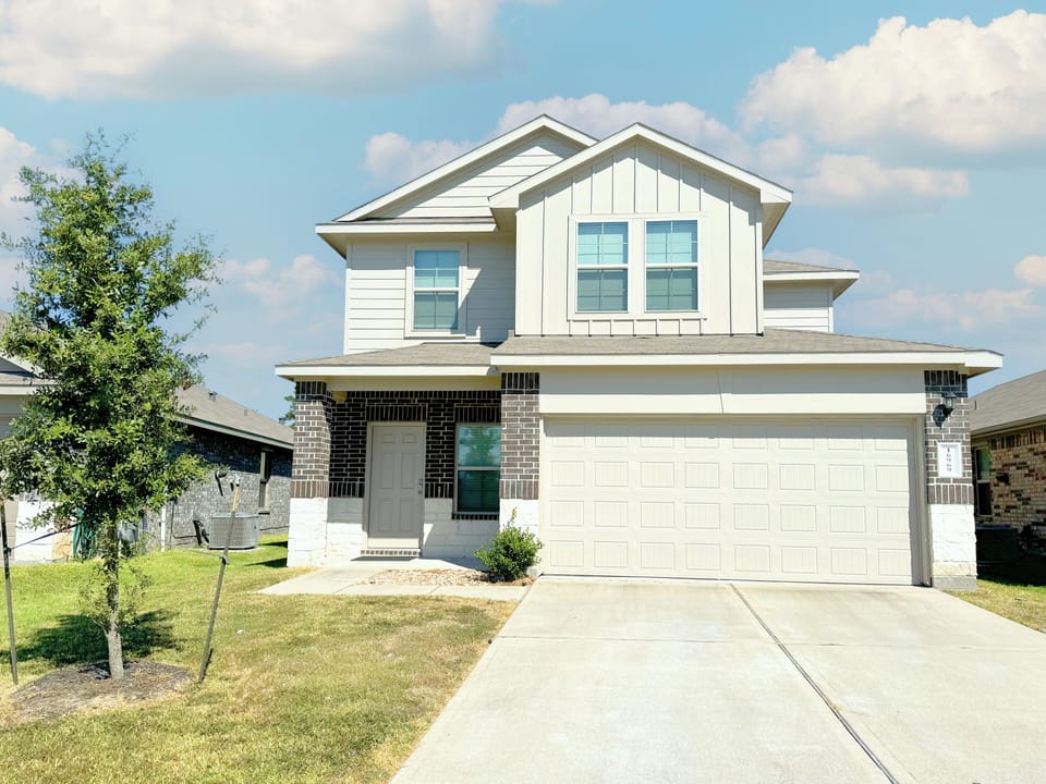 Recently built 2 story house in a new neighborhood of Granger Pines