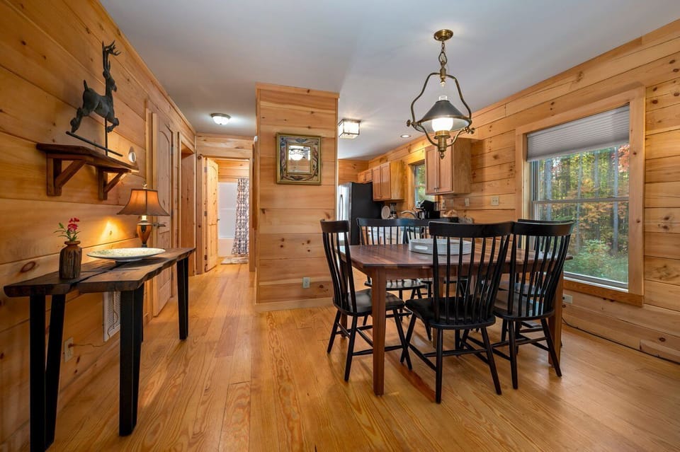 Dining Area with Table for 6
