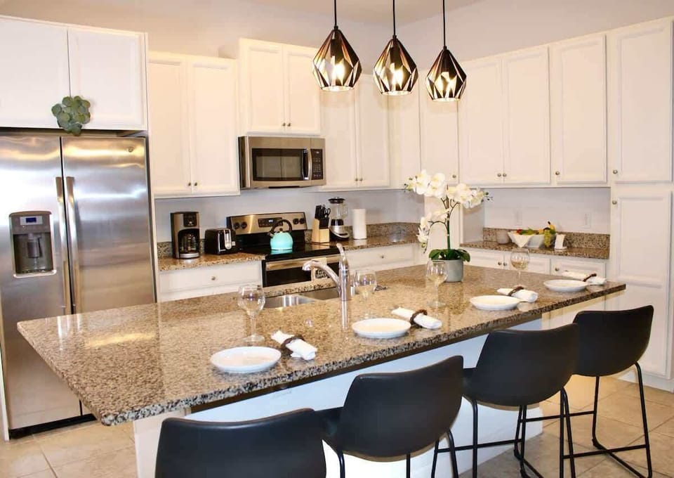 Full Kitchen – Fully Equipped & Modern