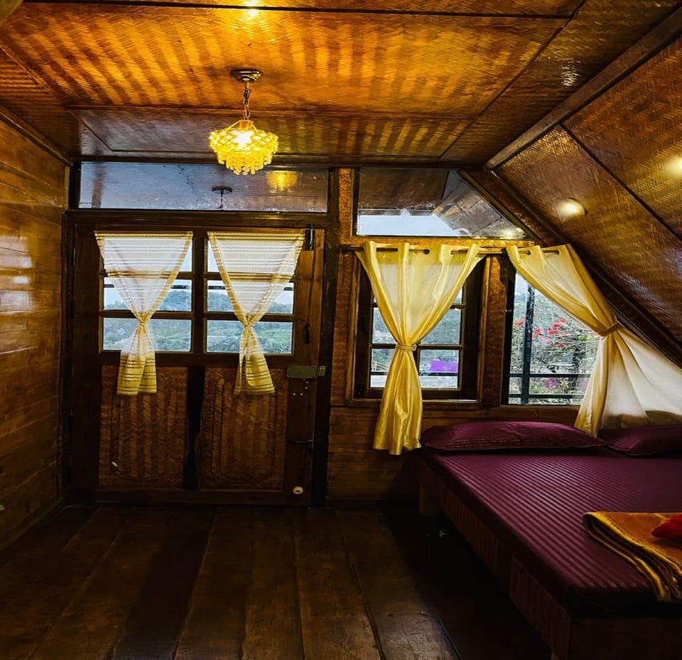 Family Room | Hypo-allergenic bedding, desk, free WiFi, bed sheets