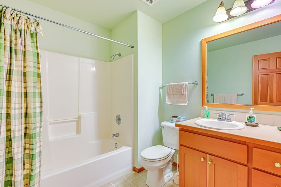 Full Bathroom | 1st Floor