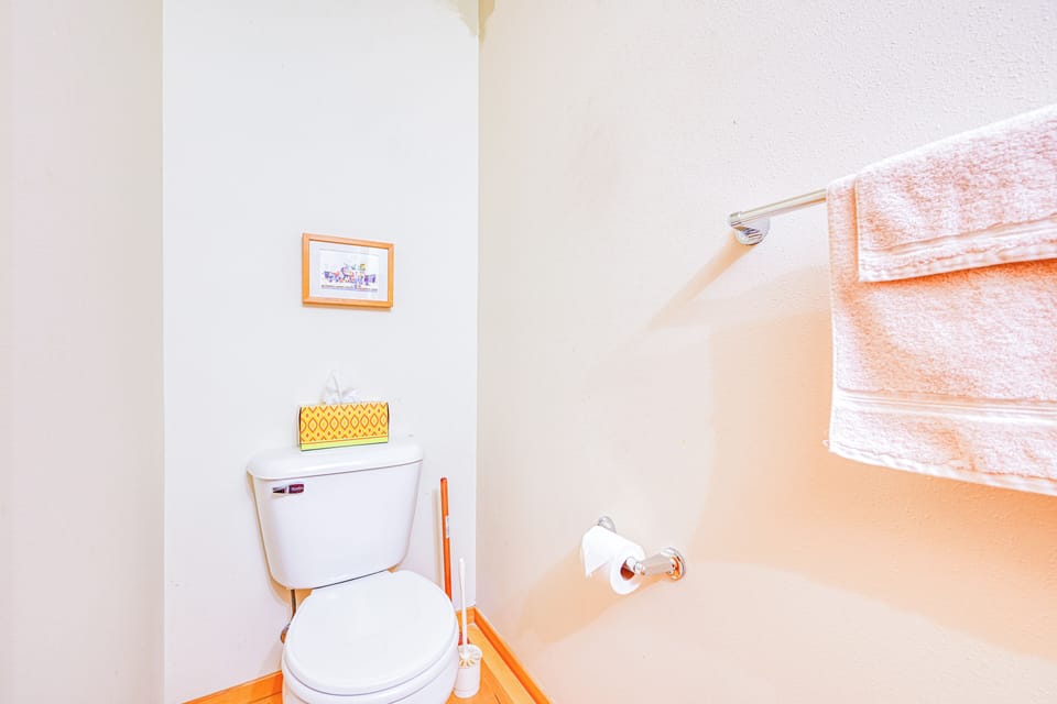 Half Bathroom | 1st Floor
