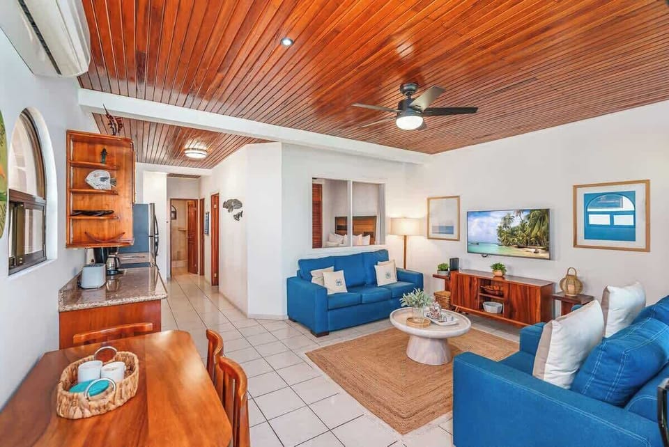 Living Room/Dining Area