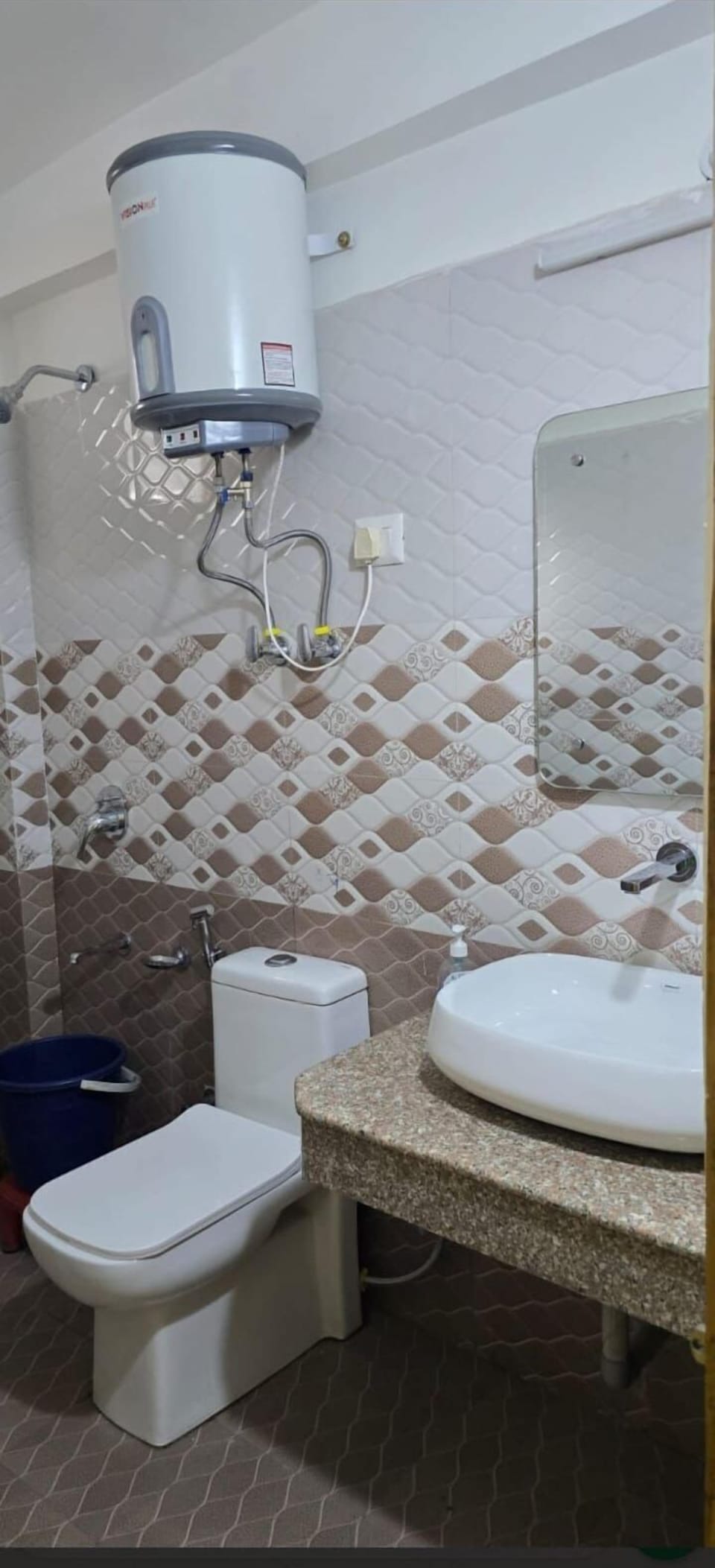 Deluxe Room, Balcony, City View | Bathroom | Shower, free toiletries, towels, soap