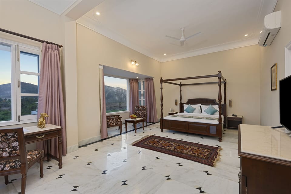 Luxury Suite, 1 King Bed, Terrace | In-room safe, individually furnished, desk, laptop workspace