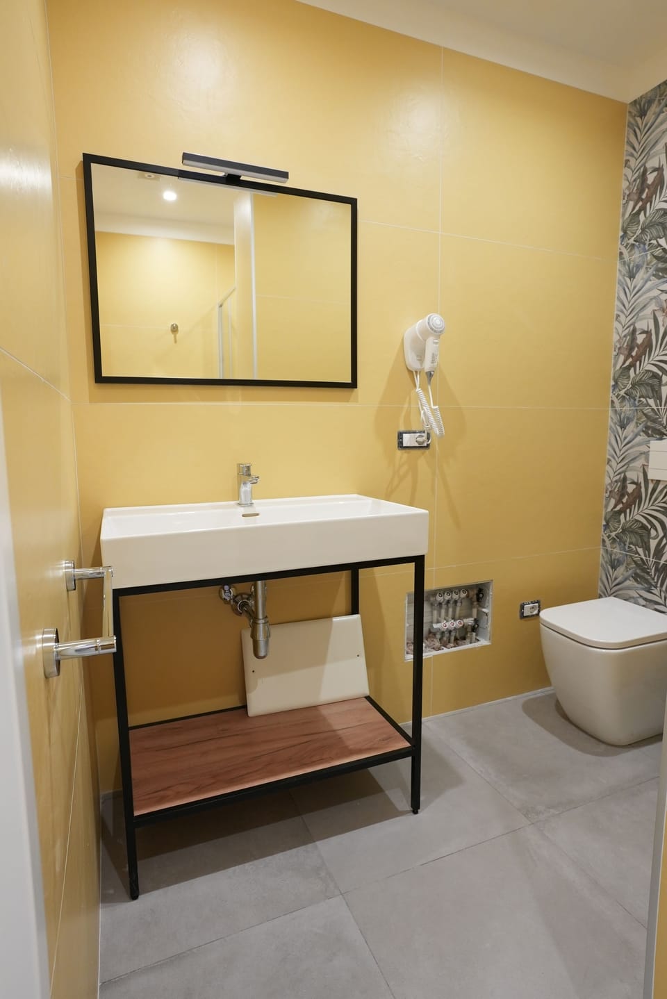 Classic Triple Room, Balcony | Bathroom | Hair dryer, bathrobes, bidet, towels