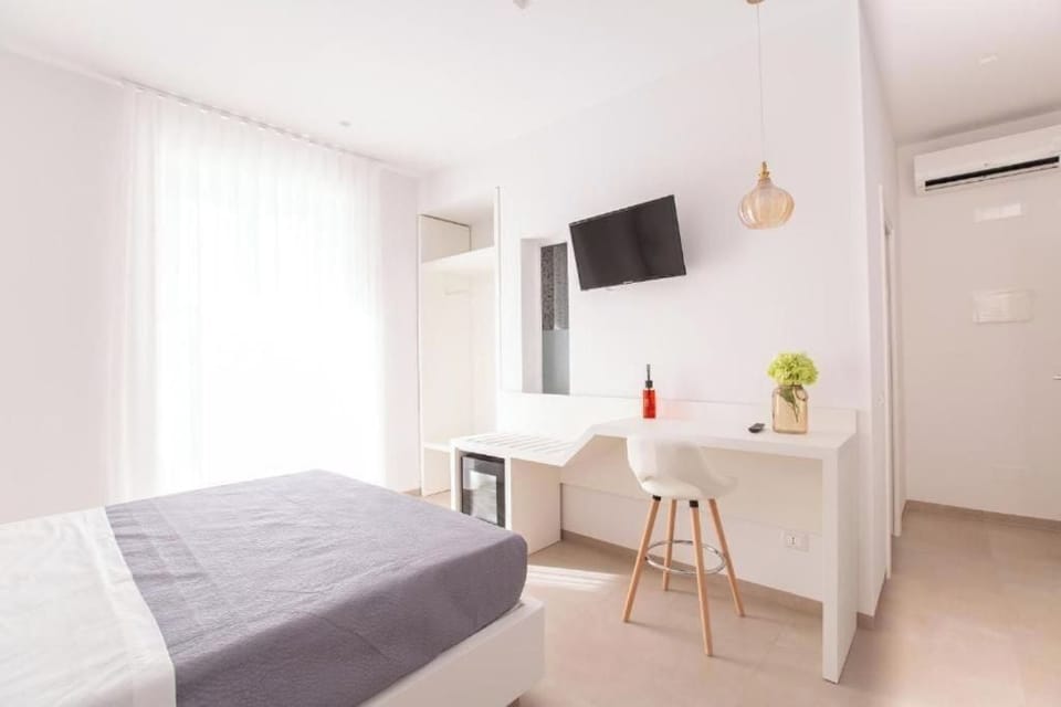 Deluxe Room, Balcony | Blackout drapes, soundproofing, free WiFi, bed sheets