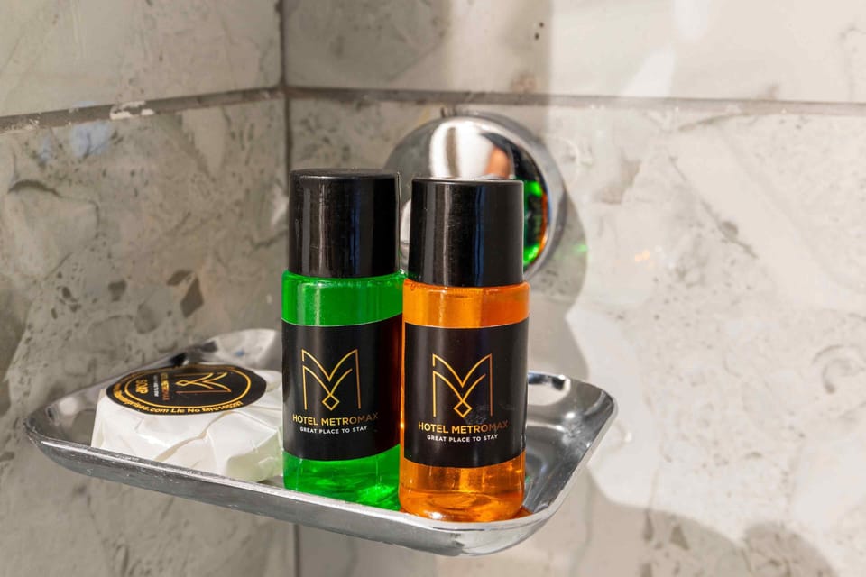 Shower, towels