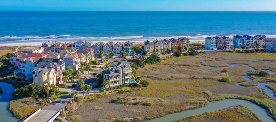 Nestled amidst picturesque beaches and lush marshland, this home offers a serene escape into nature. The stunning coastal landscape creates a backdrop for relaxation, while the nearby wildlife enriches your stay with opportunities for birdwatching