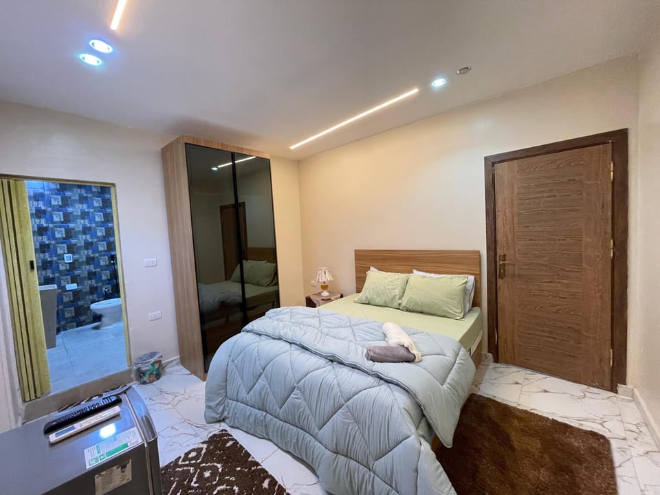 Signature Room | Egyptian cotton sheets, premium bedding, down comforters