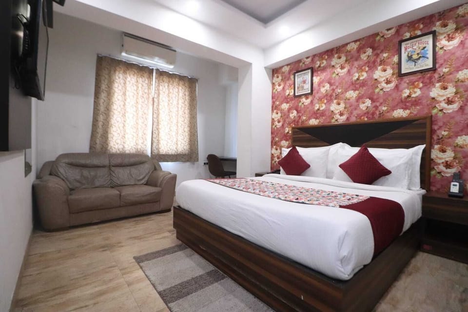 In-room safe, desk, blackout drapes, soundproofing