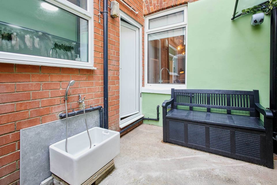 Number 5, Whitby - Host & Stay