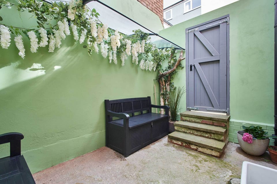Number 5, Whitby - Host & Stay