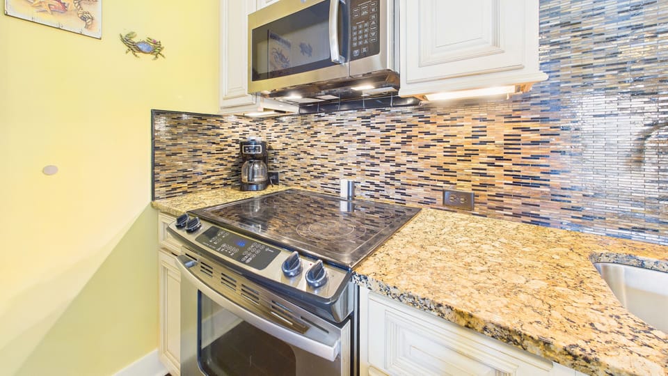 Fully applianced kitchen with all the cooking essentials