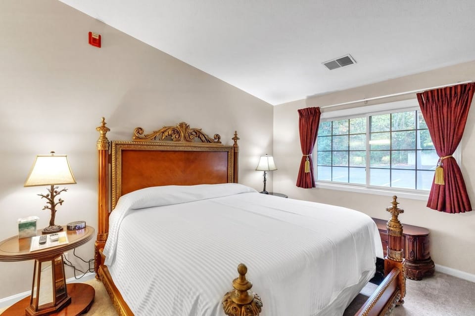 Suite, 1 Bedroom | 1 bedroom, iron/ironing board, free WiFi