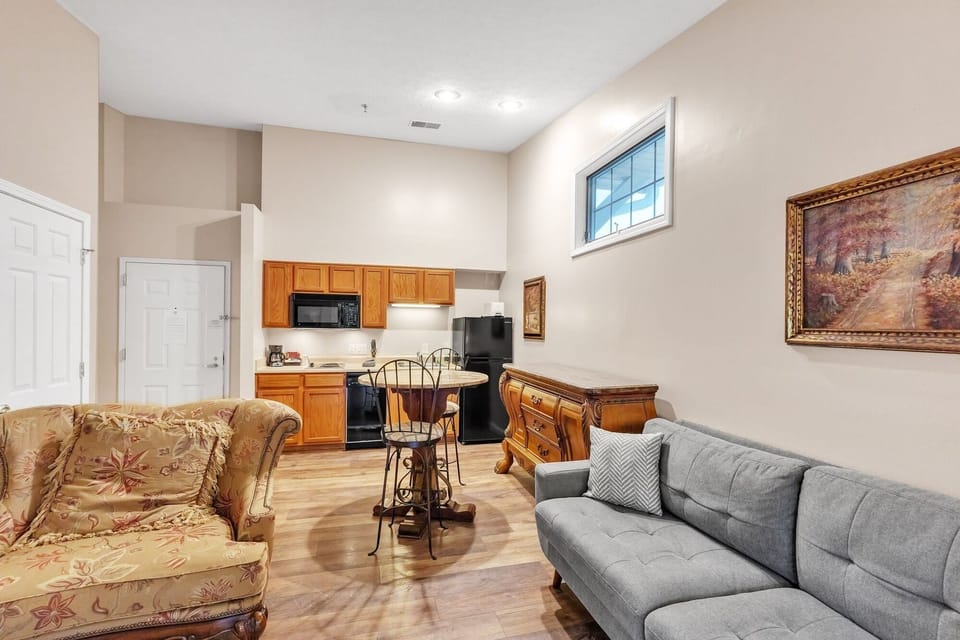 Suite, 1 Bedroom | Living area | Smart TV, streaming services