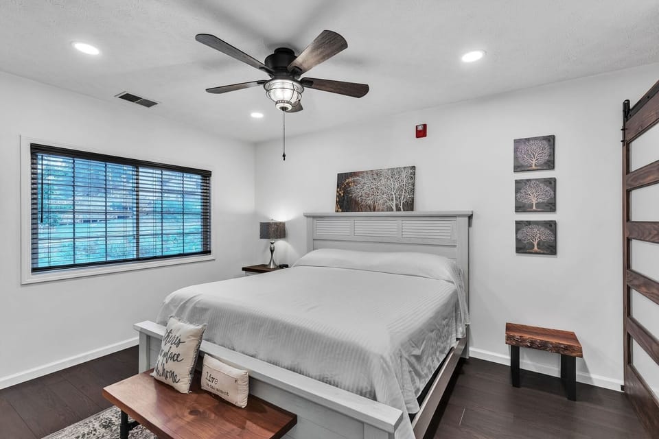 Suite, 1 Bedroom | 1 bedroom, iron/ironing board, free WiFi
