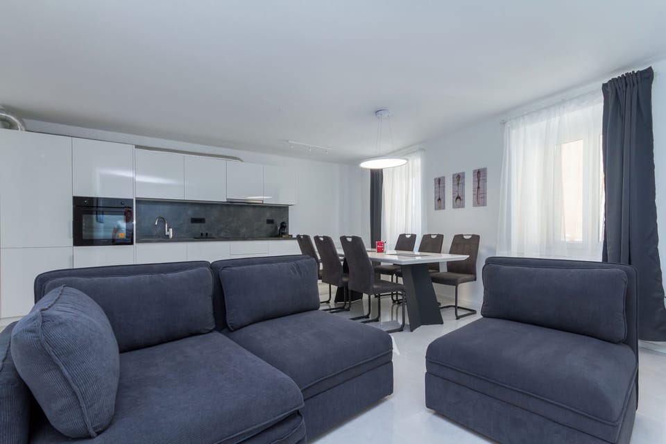 Superior Apartment, 2 Bedrooms, City View | Interior