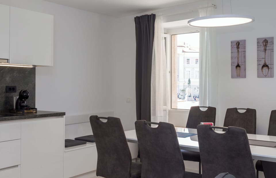 Superior Apartment, 2 Bedrooms, City View | Private kitchen