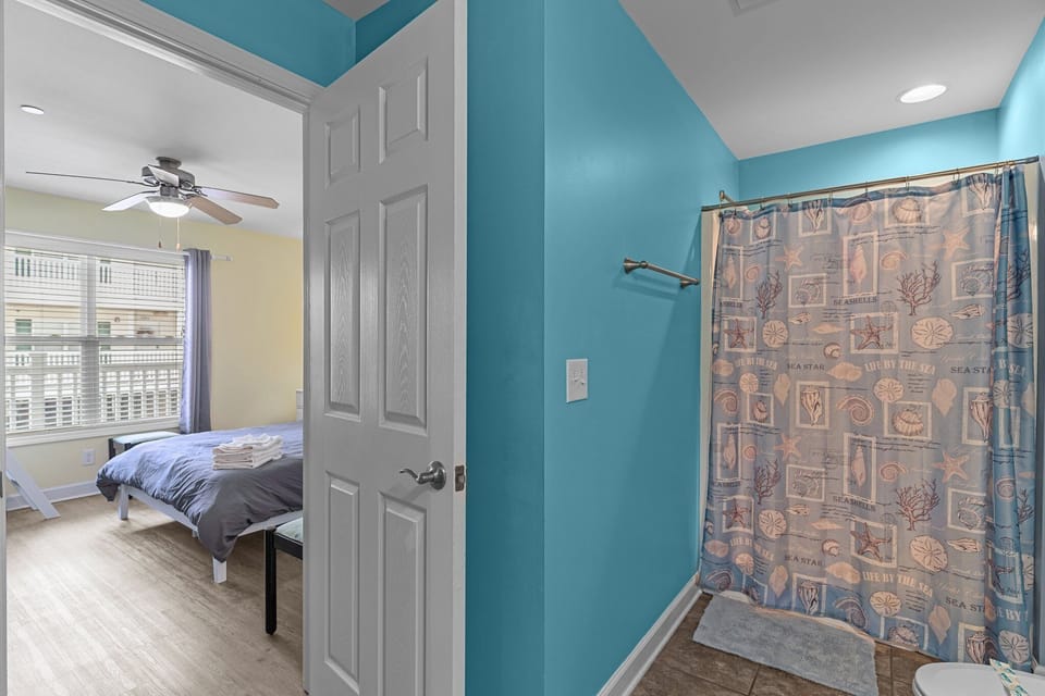Access from the bedroom to the second full bath