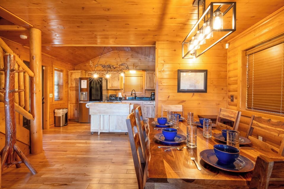 Ridge Vista's inviting dining area