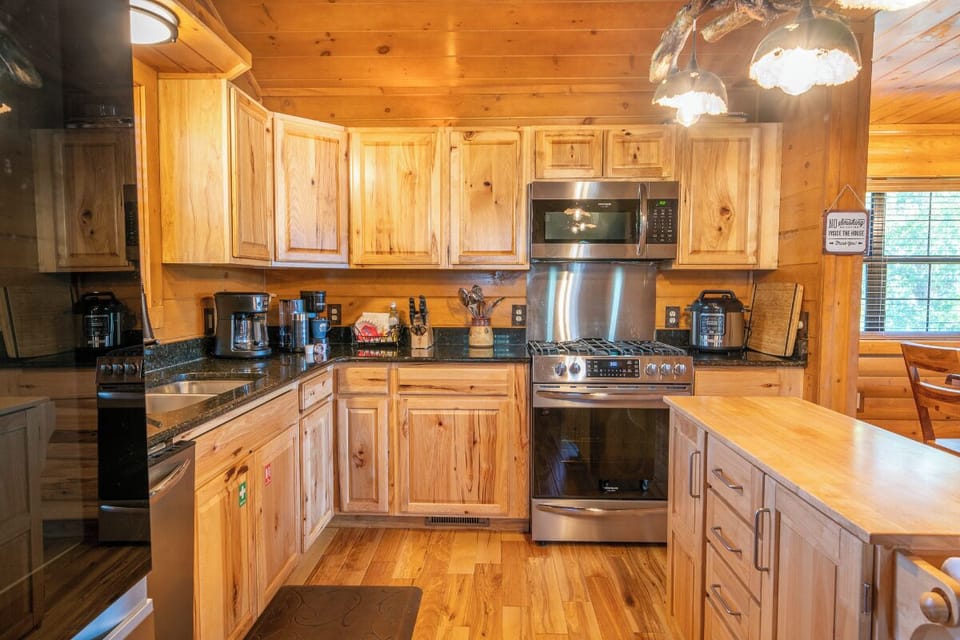 Ridge Vista's fully-equipped kitchen