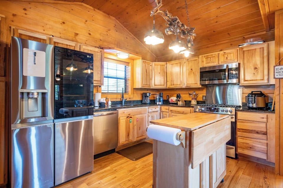 Ridge Vista's fully-equipped kitchen
