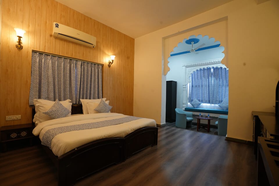 Superior Double Room | Laptop workspace, free WiFi, bed sheets