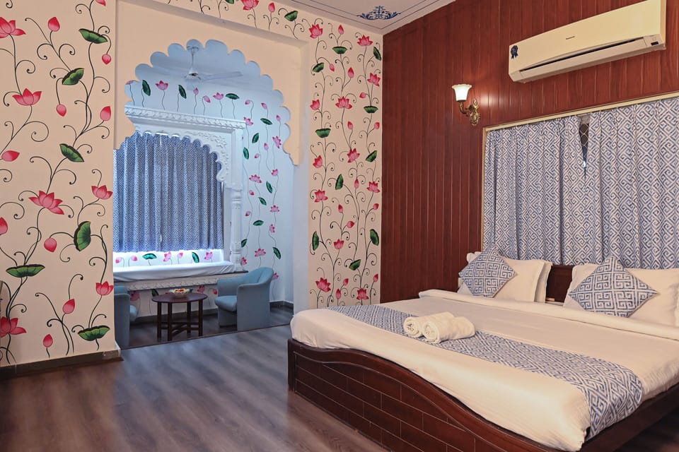 Superior Double Room | Laptop workspace, free WiFi, bed sheets