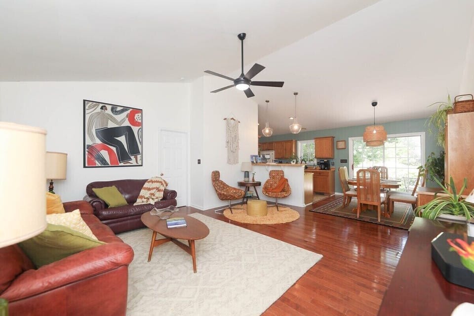 Living Room / Lounge