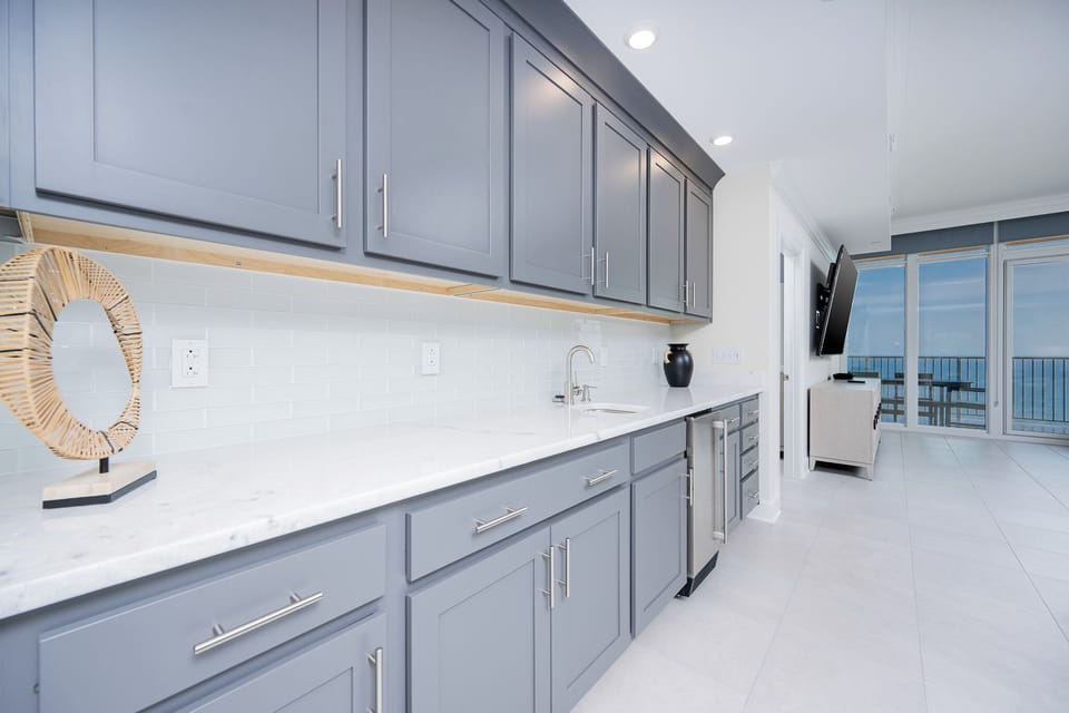 Grab a chilled drink from the fridge or create your favorite cocktail at the wet bar