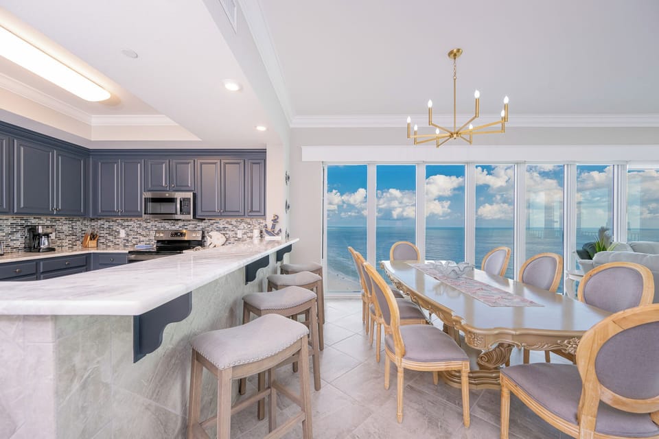 Wake up with morning coffee at the breakfast bar and get ready for a beach day in this stylish space