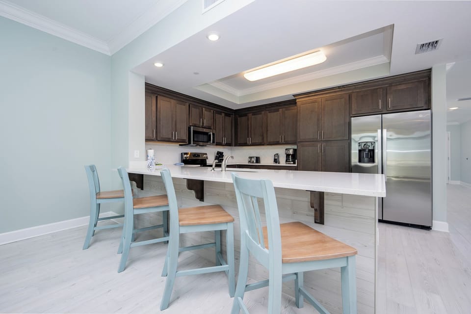 Sip your morning coffee at the breakfast bar and get ready for a beach day in this stylish space