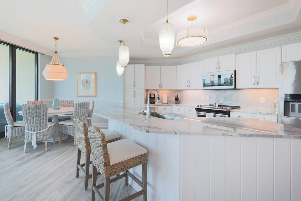 Sip your morning coffee at the breakfast bar and get ready for a day of adventure in this elegant space
