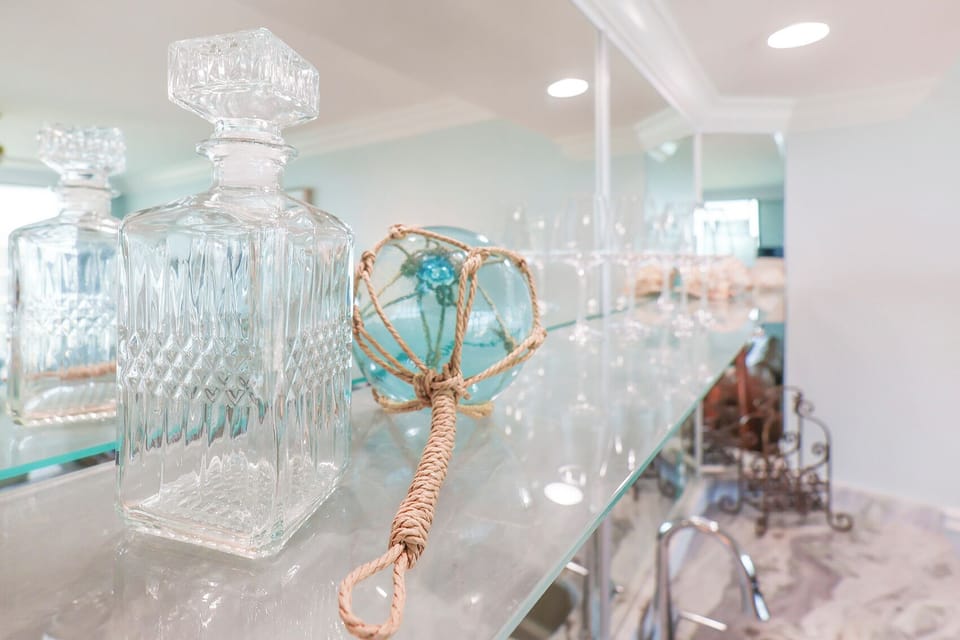Pour a drink at the stylish wet bar, then enjoy the lovely coastal ambiance while relaxing in comfort
