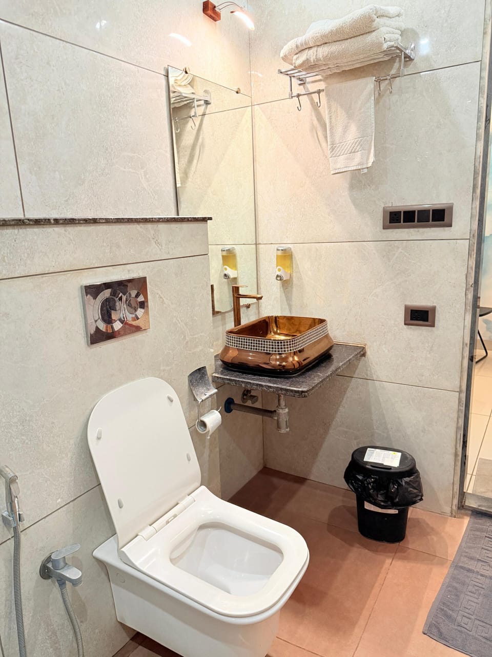 Executive Double Room, 1 Double Bed, Patio | Bathroom | Shower, towels