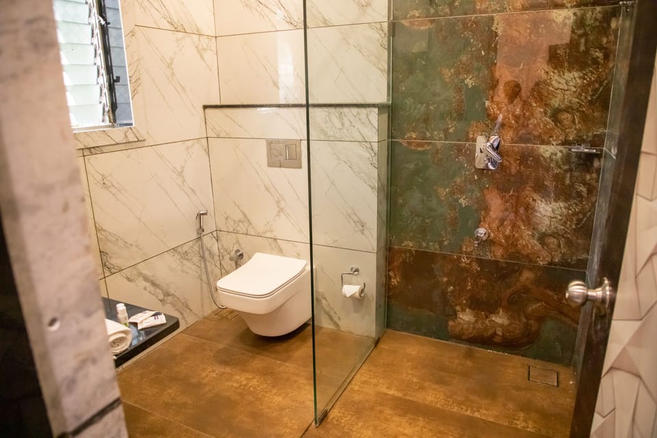 Luxury Double Room, 1 Double Bed, Patio | Bathroom | Shower, towels
