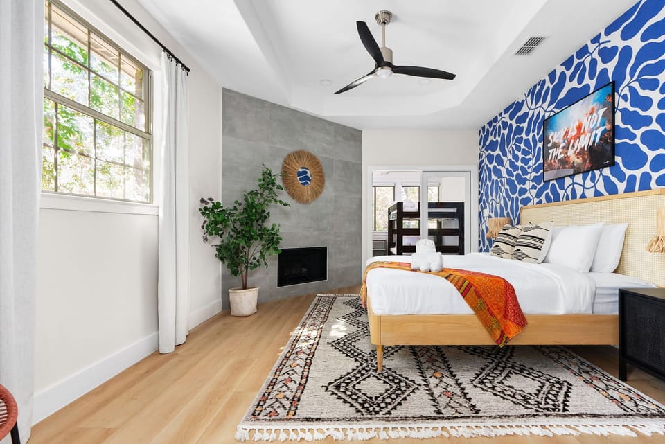 Dreaming in style! 💭 Our king bed is snuggled up with a stunning wallpaper accent and a cozy fireplace 🔥—the perfect recipe for ultimate relaxation.