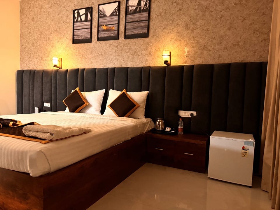 Junior Suite, Garden View | In-room safe, desk, laptop workspace, soundproofing