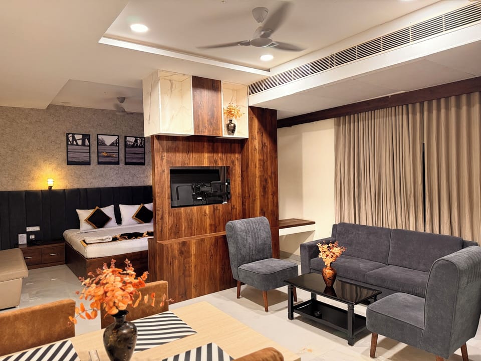 Junior Suite, Garden View | In-room safe, desk, laptop workspace, soundproofing