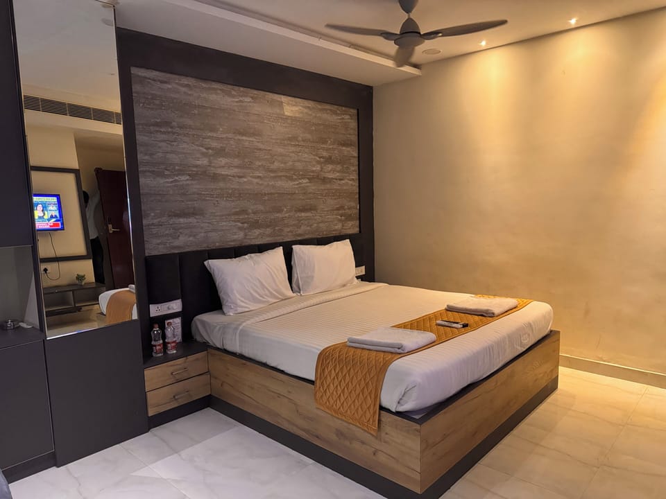 Classic Double or Twin Room, Hill View | In-room safe, desk, laptop workspace, soundproofing